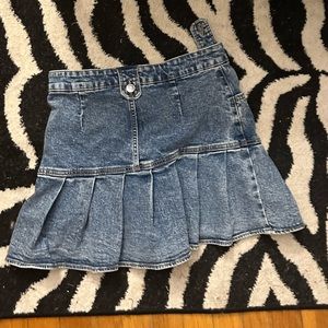 Pleated denim skirt